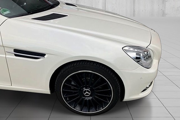 Mercedes-Benz SLK200 4 of 30