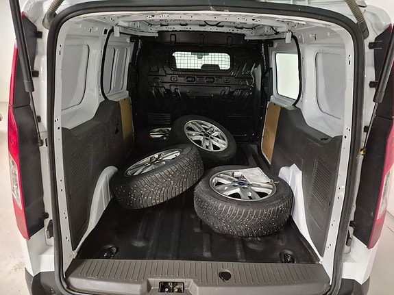 Ford Transit Connect 9 of 18