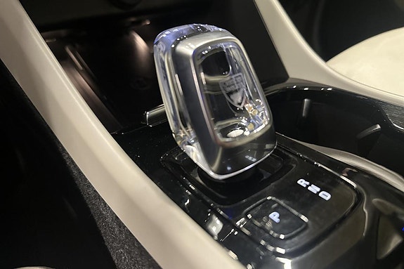 Volvo XC40 17 of 30