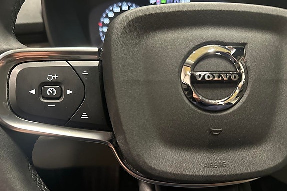Volvo XC40 14 of 30