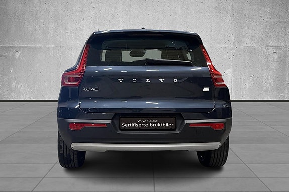 Volvo XC40 6 of 30