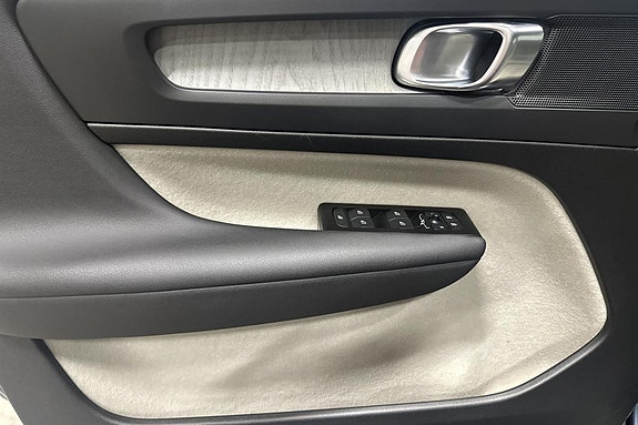 Volvo XC40 11 of 30