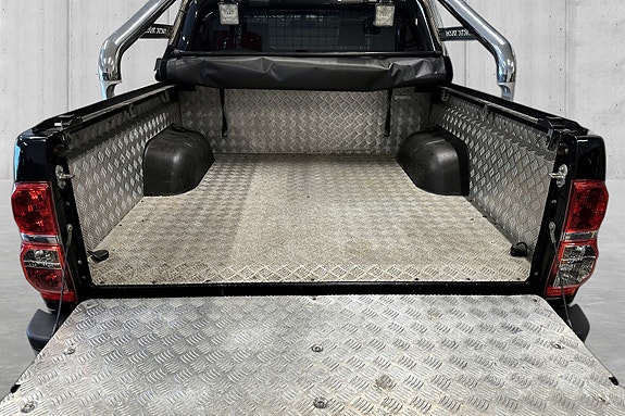 Toyota HiLux 7 of 30