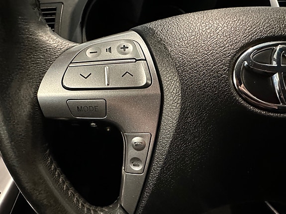Toyota HiLux 18 of 30
