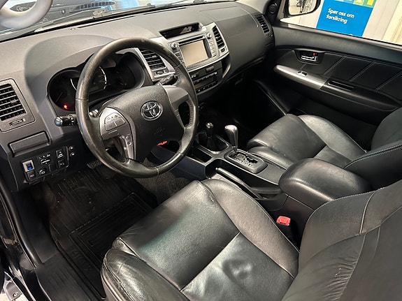 Toyota HiLux 14 of 30