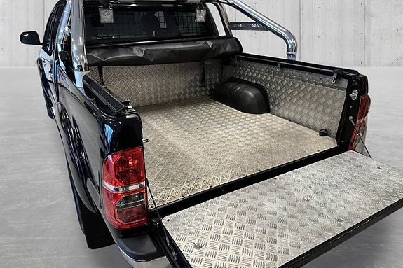 Toyota HiLux 8 of 30
