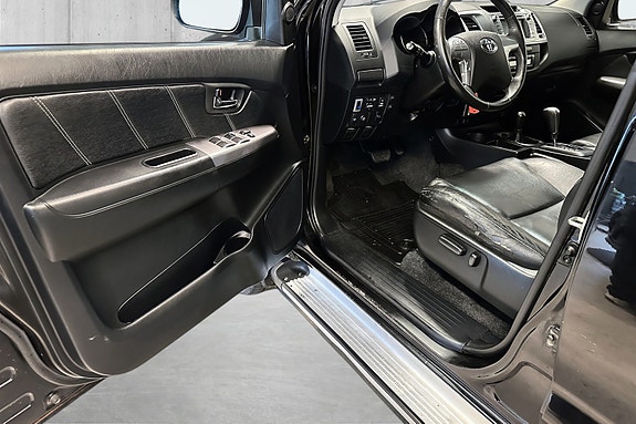 Toyota HiLux 9 of 30