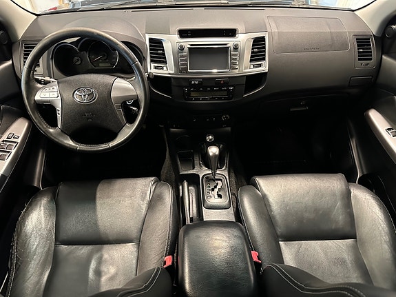 Toyota HiLux 15 of 30