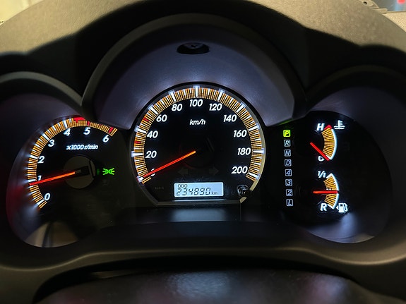 Toyota HiLux 23 of 30