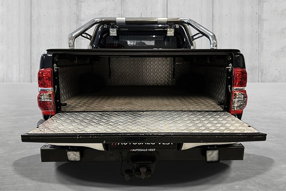 Toyota HiLux 6 of 30