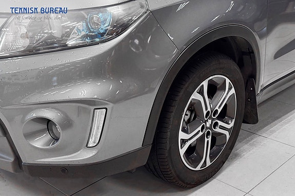 Suzuki Vitara 2 of 30