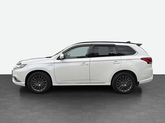 Mitsubishi Outlander 3 of 5