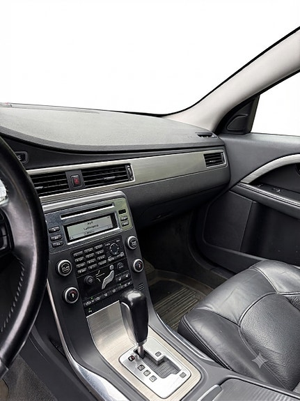 Volvo V70 11 of 19