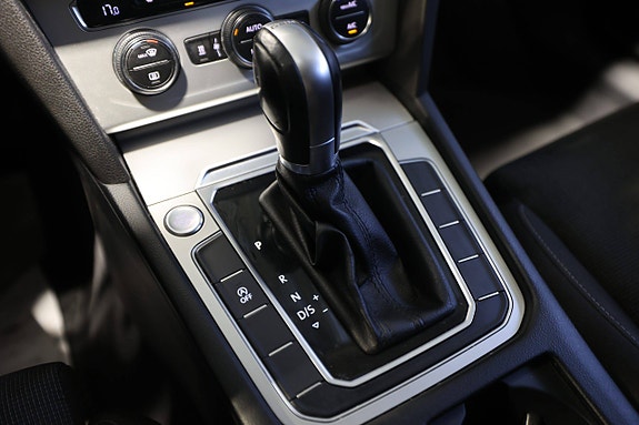Volkswagen Passat 23 of 28