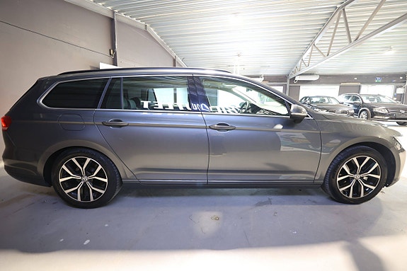 Volkswagen Passat 5 of 28