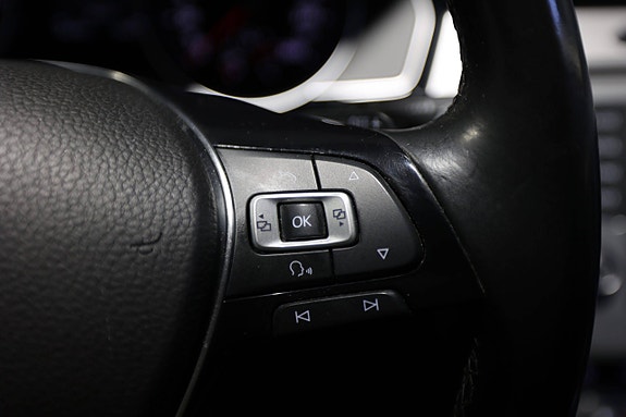 Volkswagen Passat 16 of 28