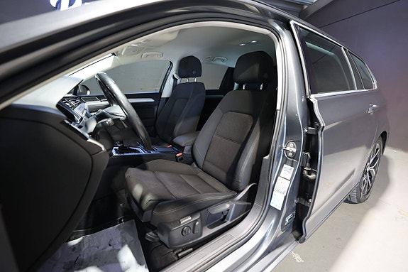 Volkswagen Passat 11 of 28