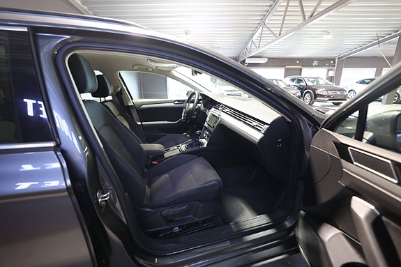 Volkswagen Passat 28 of 28