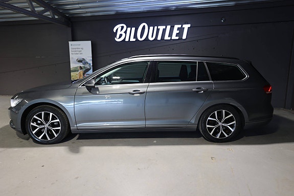 Volkswagen Passat 3 of 28