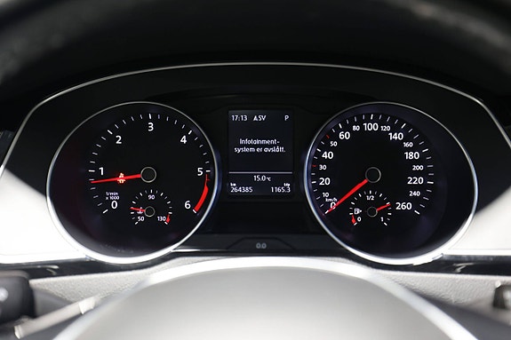 Volkswagen Passat 17 of 28