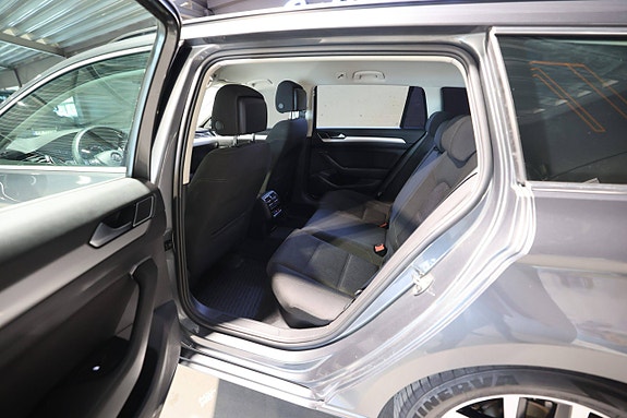Volkswagen Passat 24 of 28