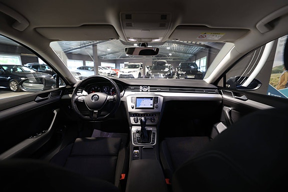 Volkswagen Passat 18 of 28