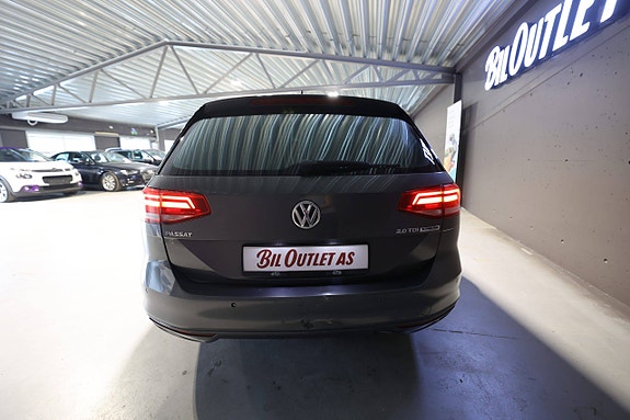 Volkswagen Passat 4 of 28