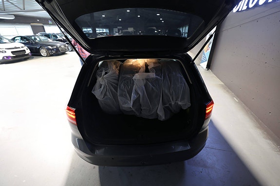 Volkswagen Passat 25 of 28