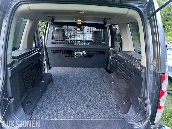 Land Rover Discovery 15 of 30