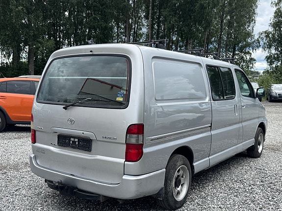 Toyota HiAce 3 of 18