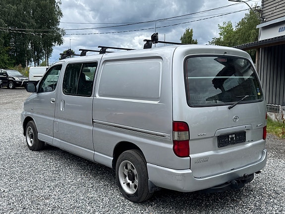 Toyota HiAce 5 of 18
