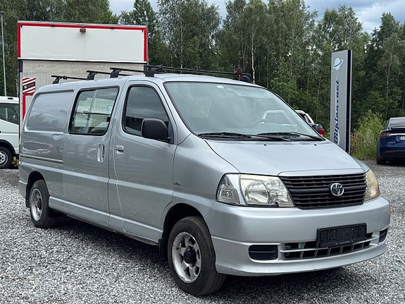 Toyota HiAce 7 of 18