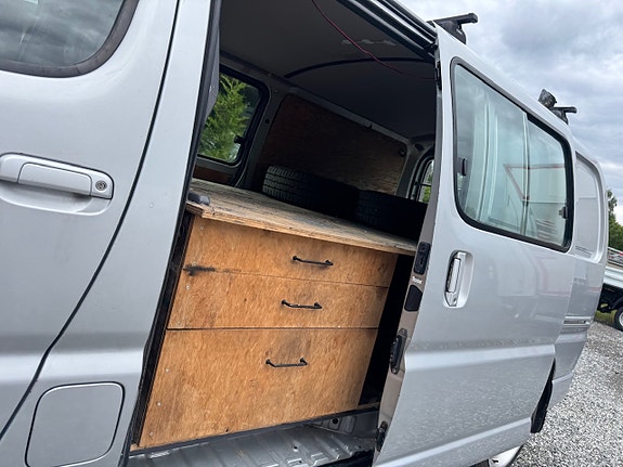 Toyota HiAce 15 of 18