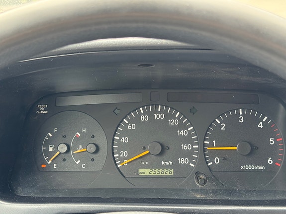 Toyota HiAce 16 of 18