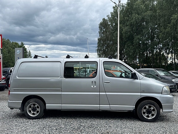 Toyota HiAce 8 of 18
