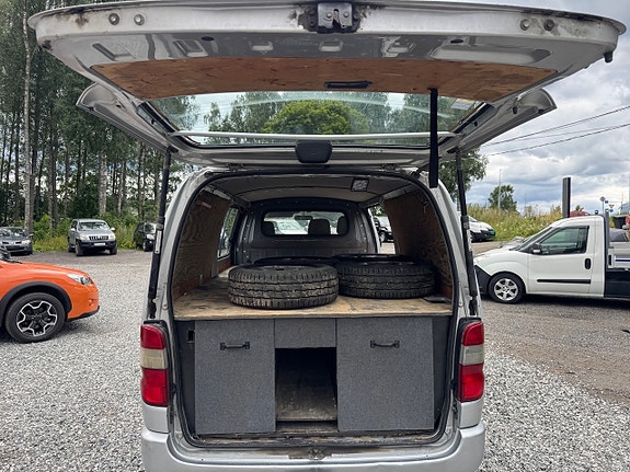 Toyota HiAce 14 of 18