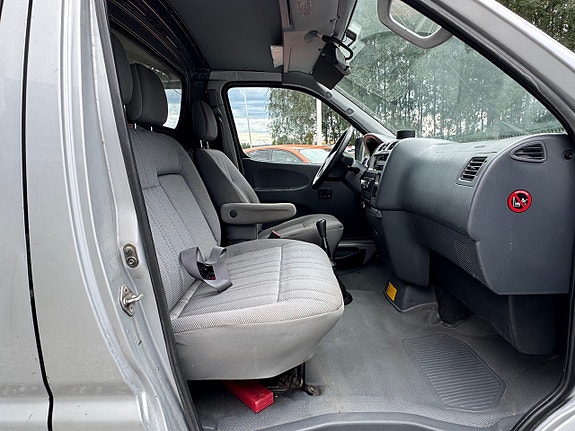 Toyota HiAce 10 of 18