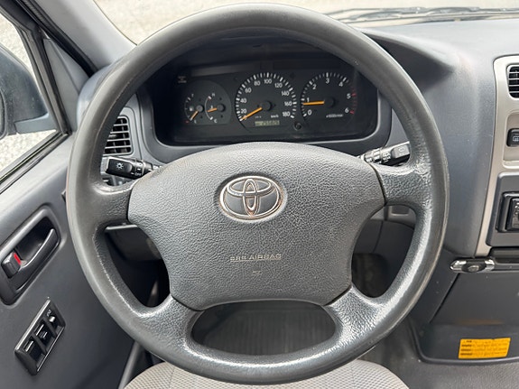 Toyota HiAce 17 of 18