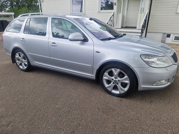 Skoda Octavia 2 of 5