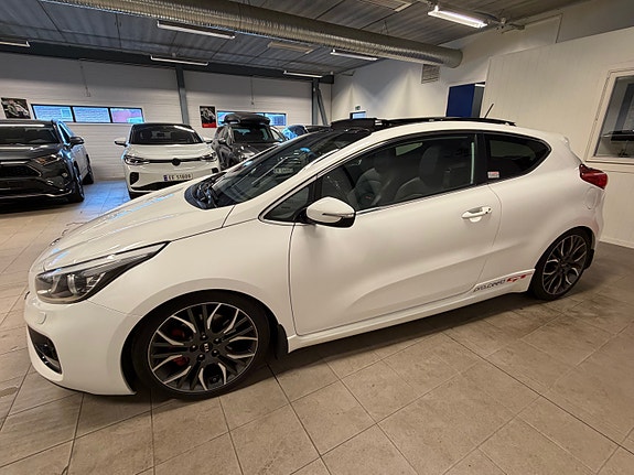 Kia Ceed 10 of 17