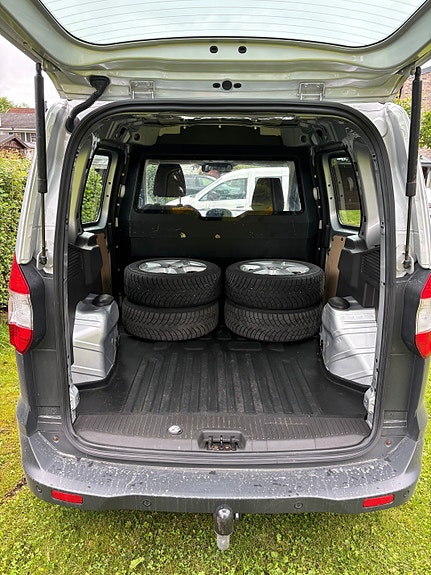 Ford Transit Courier 19 of 21