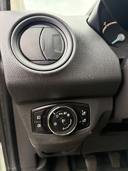 Ford Transit Courier 13 of 21