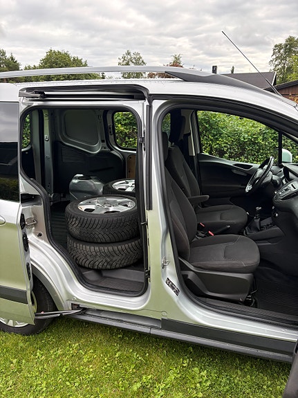 Ford Transit Courier 17 of 21