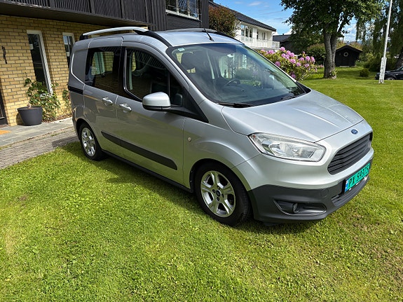 Ford Transit Courier 3 of 21