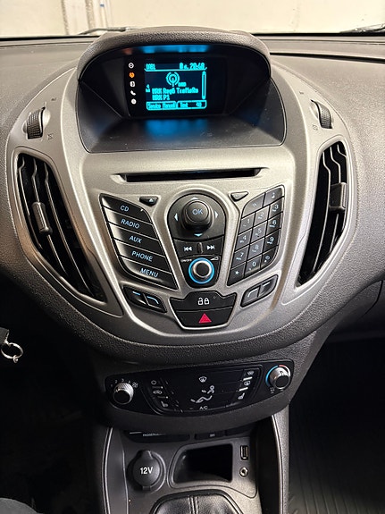 Ford Transit Courier 10 of 21