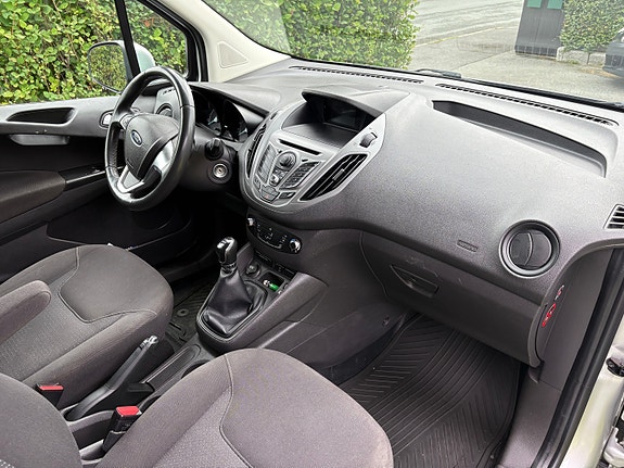 Ford Transit Courier 18 of 21