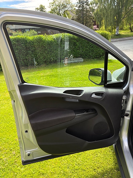Ford Transit Courier 7 of 21