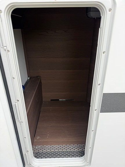 Adria Alpina 753HK Plusspakke, 4 x Mover, sykkelstativ foran + bak, ny gass og fukttest, HØSTKUPP!!! 23 of 30