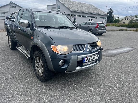 Mitsubishi L200 2 of 15