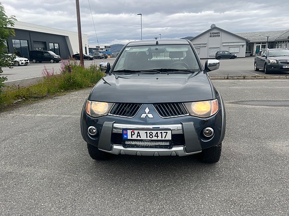 Mitsubishi L200 4 of 15